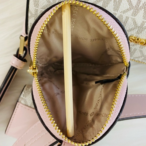 Michael Kors Jet Set Travel Crossbody w Tech Attch - Picture 10 of 15